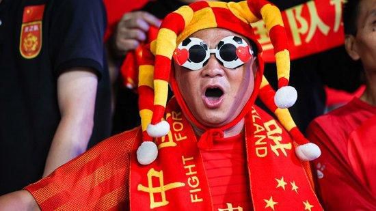 而对于此前“金扫帚”的经历，王宝强或许从数年前亲临现场领奖时就已立下了卧薪尝胆、整装再战的决心